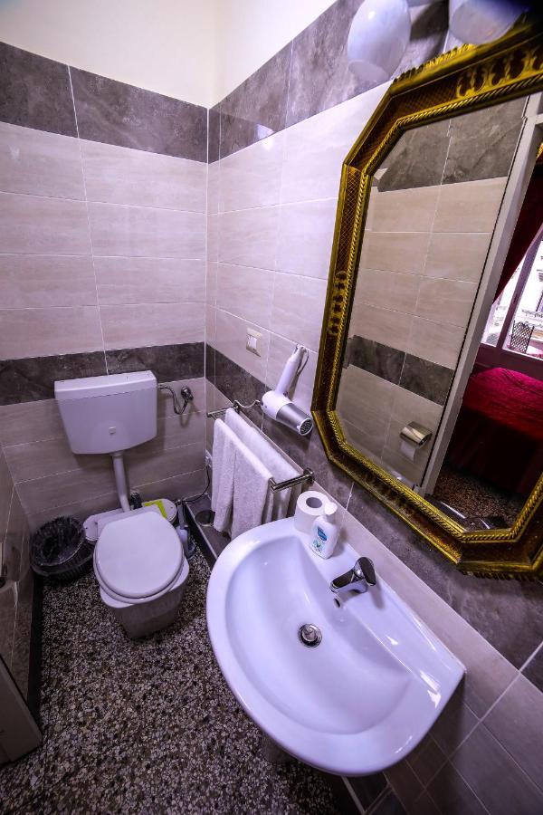 Well Come - Palazzo Reale Hotel Naples Luaran gambar