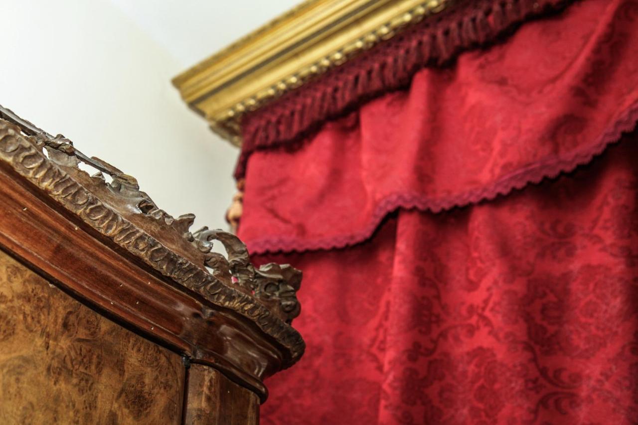 Well Come - Palazzo Reale Hotel Naples Luaran gambar